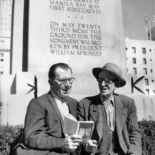 [Hugo Zullig and Barney Lenhart in front of the Dewey Monument in Union Square]