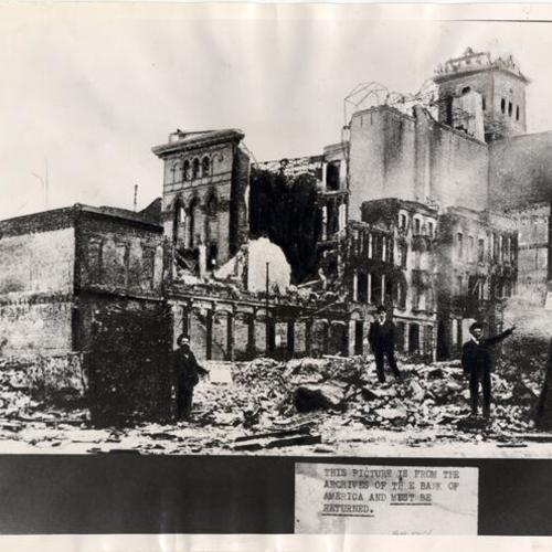[Ruins of the Bank of Italy building destroyed in the 1906 earthquake]