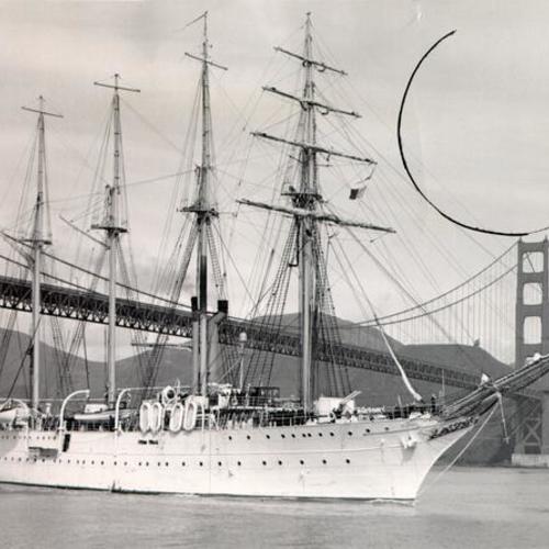 [Brazilian training ship Almirante Saldanha da Gama entering San Francisco Bay]