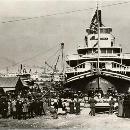 [Launching of the riverboat "Fort Sutter" at Robertson Shipyard, San Francisco]