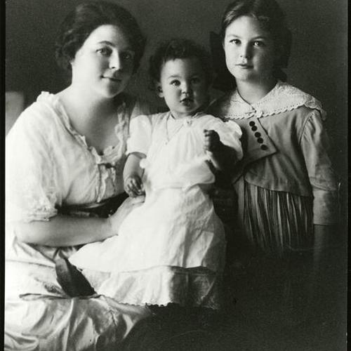 [Studio shot of Jeannette with her daughters, Elinor and Marian in 1914]
