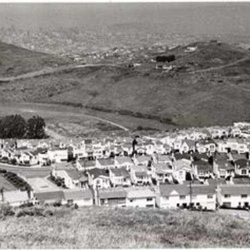 [Gold Mine Hill and the surrounding area in the Diamond Heights district]