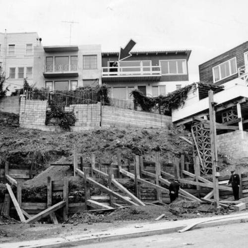 [Houses on Roosevelt Way in danger of sliding down hill towards Levant Street]