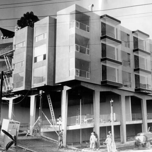 [Apartment house construction on Bay and Leavenworth]