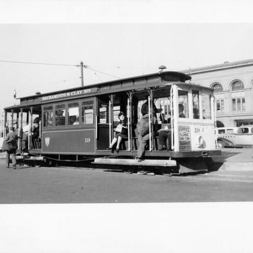 [Sacramento Street cable car]