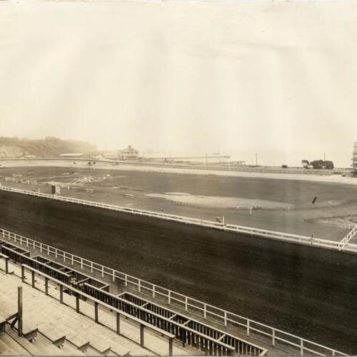 [Race track and athletic field at the Panama-Pacific International Exposition]