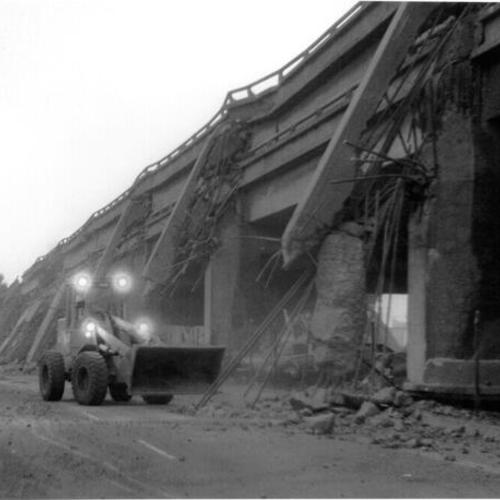 [View of the Cypress Street Freeway structure destroyed by the October 17, 1989 Loma Prieta earthquake]