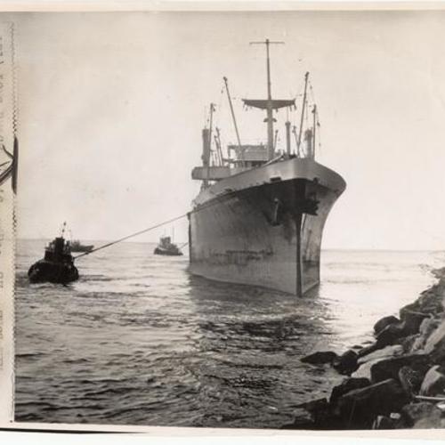[Freighter "American" went on rocks at Los Angeles harbor pilot station]