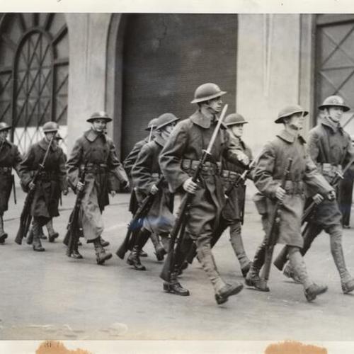[National Guard troops in San Francisco during the general strike of 1934]