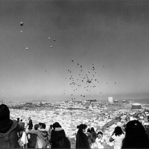 [Paul Revere School students launching balloons from Bernal Heights]