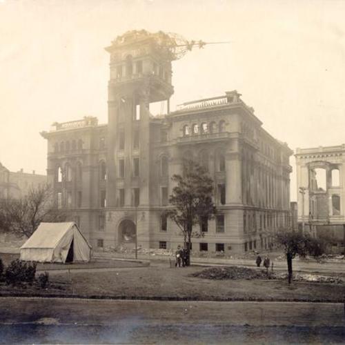 [Hall of Justice, on Kearny Street, in ruins after the earthquake and fire of April, 1906]