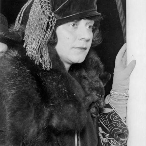 [Mrs. Minta Durfee, wife of Roscoe "Fatty" Arbuckle photographed at the ferry upon her arrival in San Francisco from New York City]