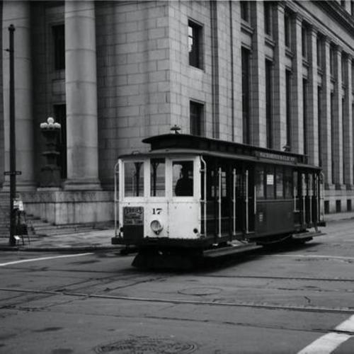 [Clay and Sansome streets looking west at inbound Sacramento & Clay line cable car 17]