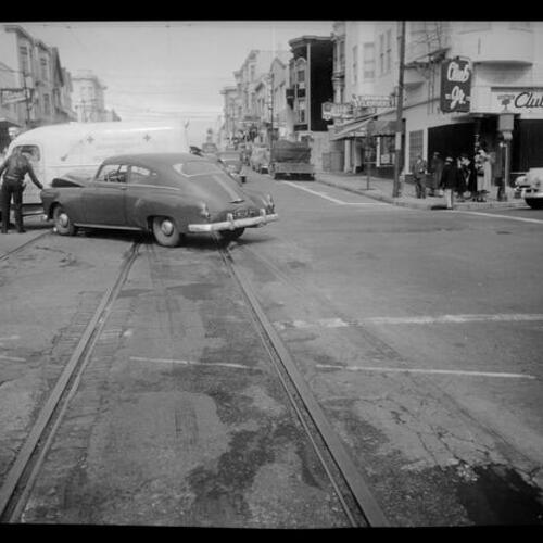 [Scene of an automobile accident on Fulton and Divisadero]