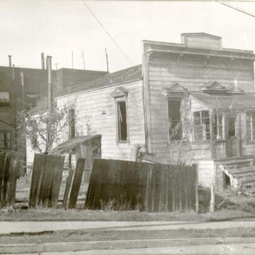 [Side view of 180  Missouri street, abated by demolition Jan. 24, 1935]