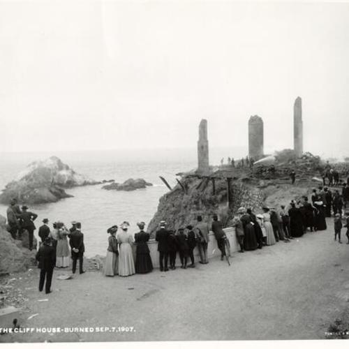 Ruins of the Cliff House, burned Sep. 7, 1907
