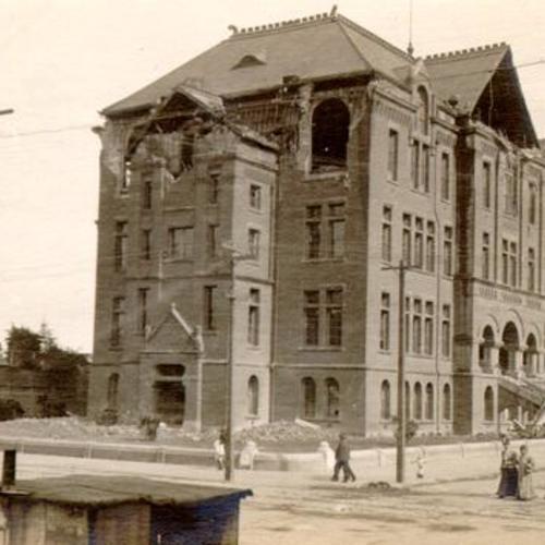 [Girls' High School destroyed by the earthquake and fire of 1906]