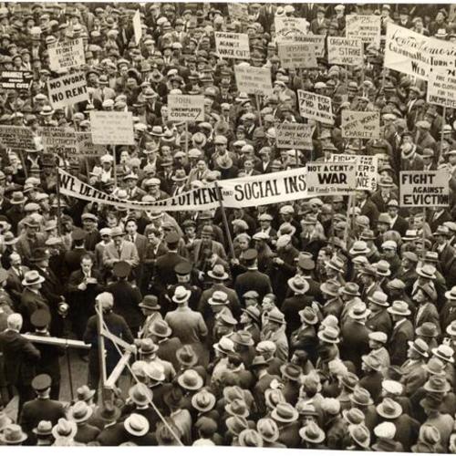 [Crowds protesting during the Great Depression]
