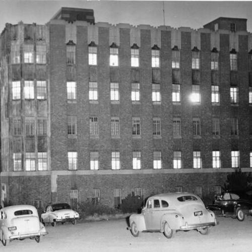 [Exterior view of San Francisco General Hospital psychiatric ward]