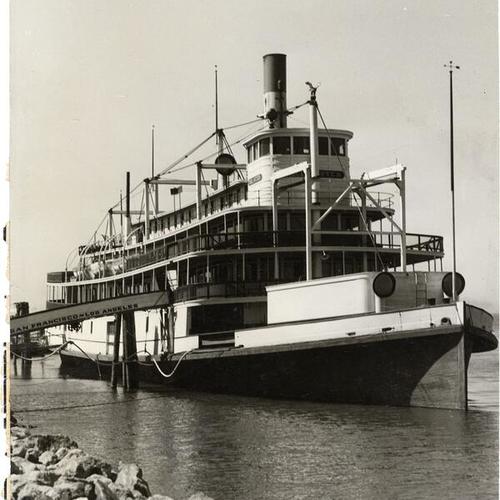 [Riverboat "Fort Sutter"]