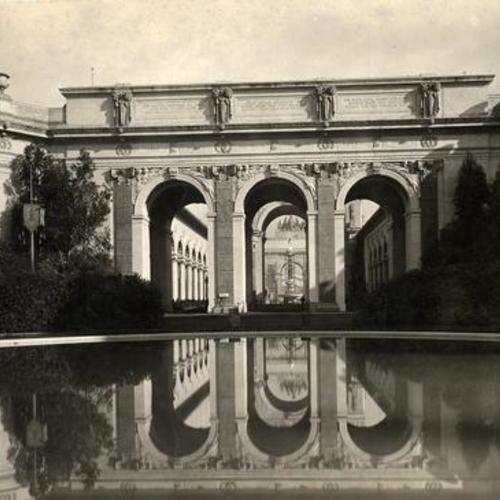 [Court of Four Seasons at the Panama-Pacific International Exposition]