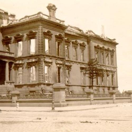 [Ruins of the Flood mansion located on California near Mason streets]