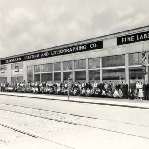 [People lining outside of Lehmann Printing and Lithography Company, 400-430 4th Street]