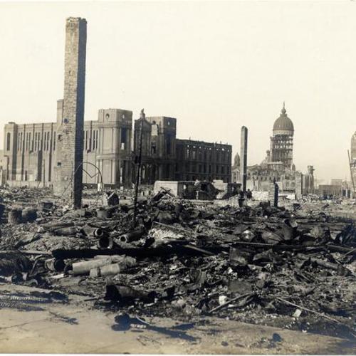 [Saint Ignatius Church after the 1906 earthquake]
