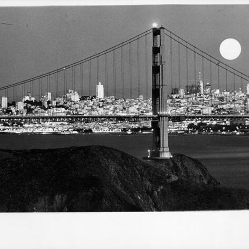 [Night view of Golden Gate Bridge toward San Francisco]