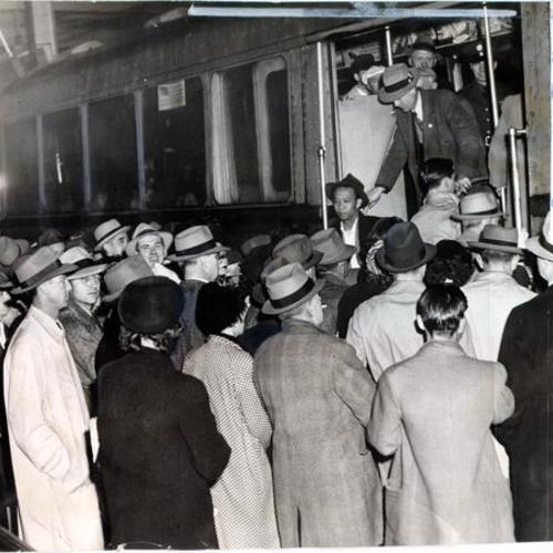 [Passengers boarding a San Francisco-Oakland Bay Bridge train]