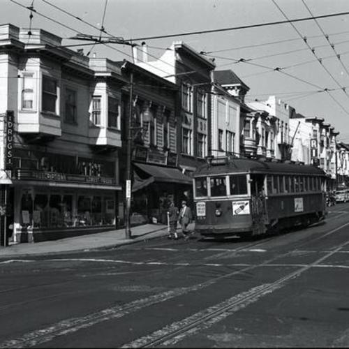 [Union and Steiner Streets looking east at outbound Muni "D" car 213]