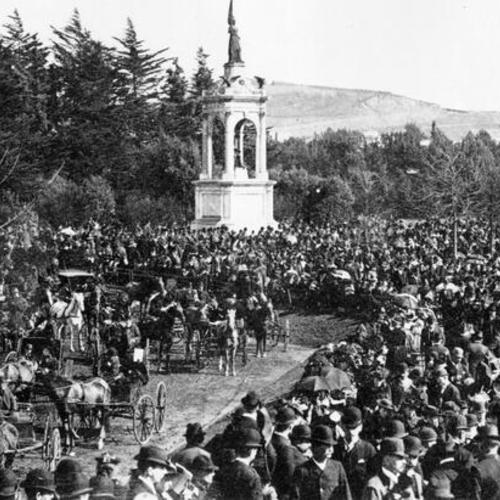 [Carriage concourse and concert audience at Francis Scott Key monument, Golden Gate Park, 1887]