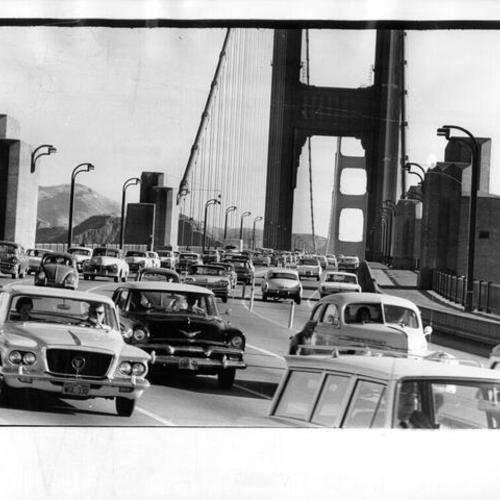 [Rush-hour commute on Golden Gate Bridge]