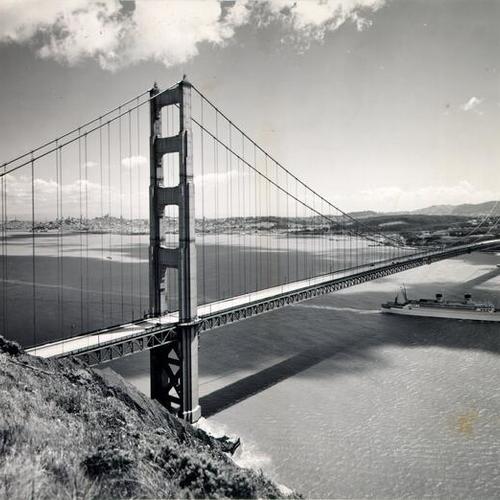 [View of the Golden Gate Bridge from the Marin County side]