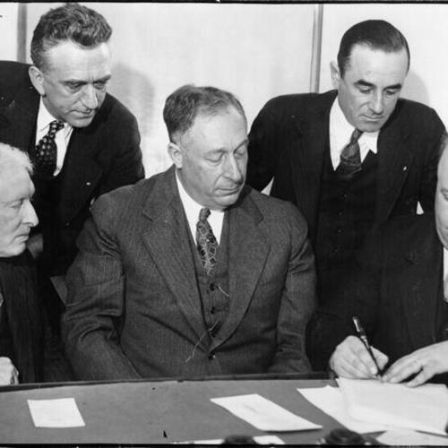 [William P. Filmer, William W. Felt Jr., Frank Gentles, E. J. Johnstone and C. R. Mendelson at signing of first Golden Gate Bridge contracts]