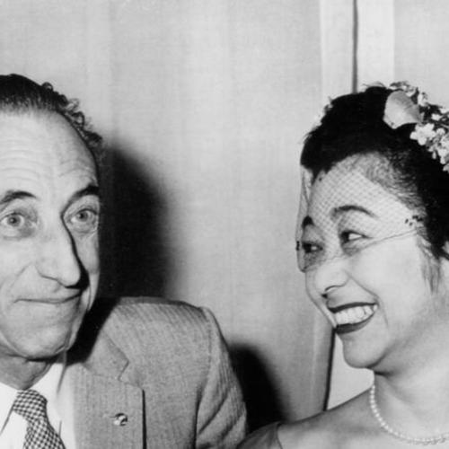 [Harry Bridges at a press conference with his new wife, Norika Sawada]