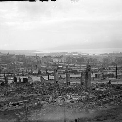 [View looking west from Telegraph Hill after 1906 earthquake and fire]