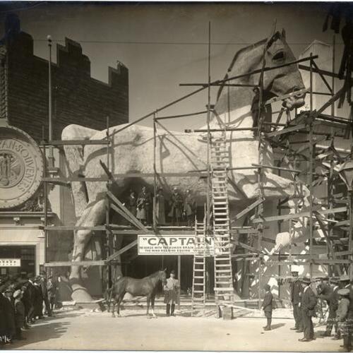 [Construction of "Captain the Horse" building in The Zone at the Panama-Pacific International Exposition]