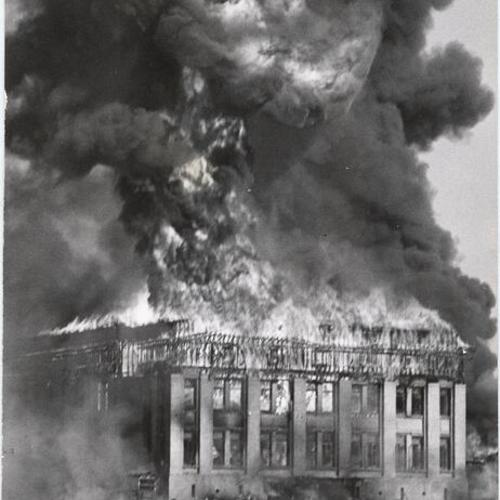 [Burning of Ohio State Building from the Panama-Pacific International Exposition]