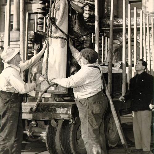 [Artist Beniamino Bufano supervising the unloading of some of his statuary at Civic Center]