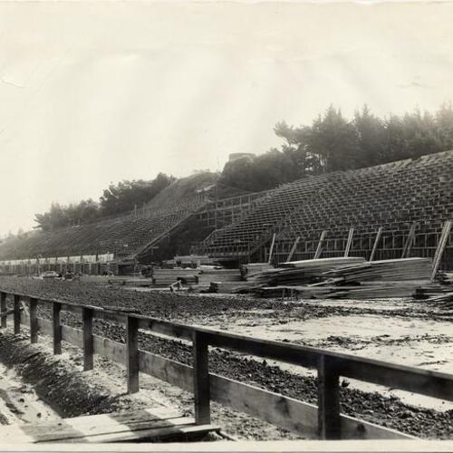 [Construction of grandstand for race track at the Panama-Pacific International Exposition]