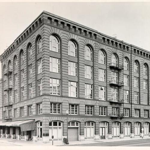 [J. A. Folger's Coffee and Company, 101 Howard at Spear Street]