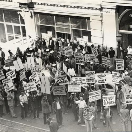 [Striking longshoremen demonstrating in front of the Waterfront Employers Association on California Street]