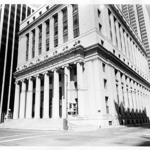 [Exterior of the Federal Reserve Bank of San Francisco]