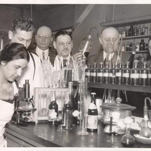 [Elsie Singruen, Fred Haas, Frank Westelaken, Peter Elzweiler, John Blohme and Louis Monninger at the Siebel Institute's school of brewing and malting]