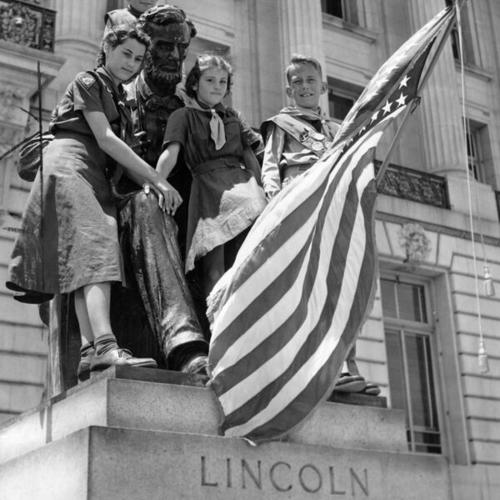 [Four Pathfinders from Healdsburg gathered about Statue of Abraham Lincoln in Civic Center]