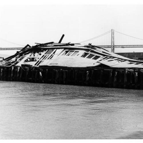 [Collapsed building on Pier7]