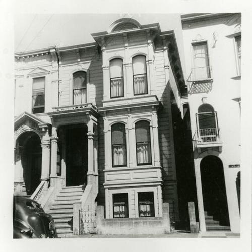 [House on Steiner Street that survived 1906 earthquake no longer exists after leveled by the city in the 1960's]