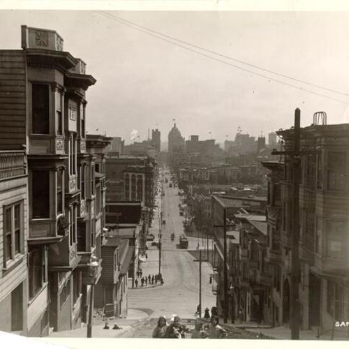 [Group of children on Kearny, looking towards Market, uphill from Broadway]