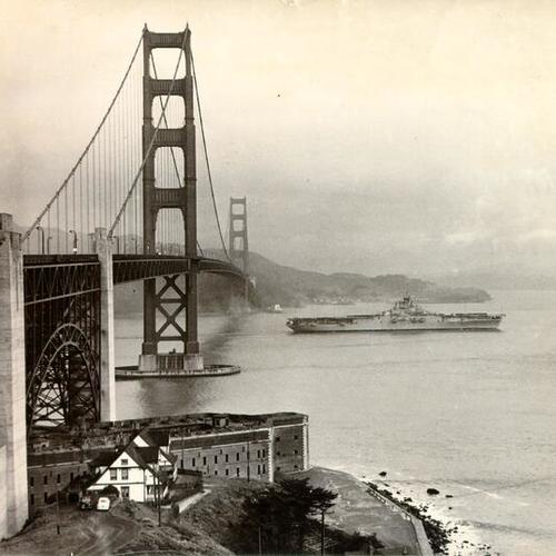 [USS Bon Homme Richard entering San Francisco Bay]